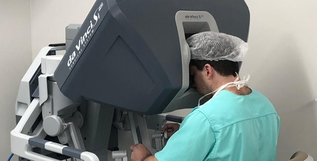  Brasília faz 1º transplante renal por robótica com médicos brasileiros