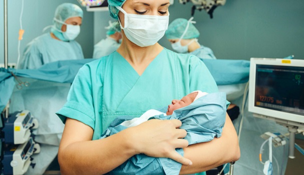  Projeto garante escolha entre parto normal ou cesárea no SUS