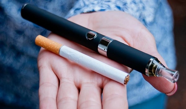  Médicos devem notificar suspeita de doença associada a cigarro eletrônico