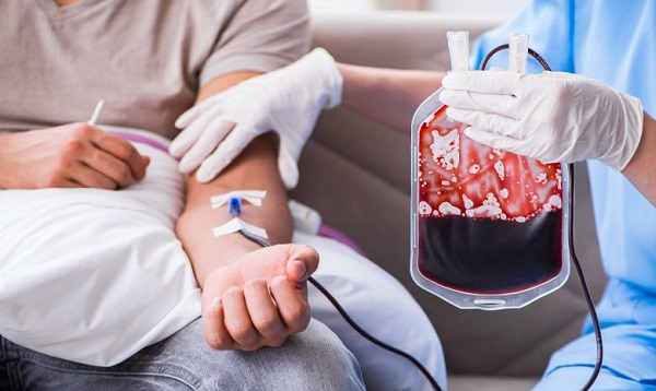  Bolsonaro veta PL que garante fornecimento de sangue aos pacientes do SUS