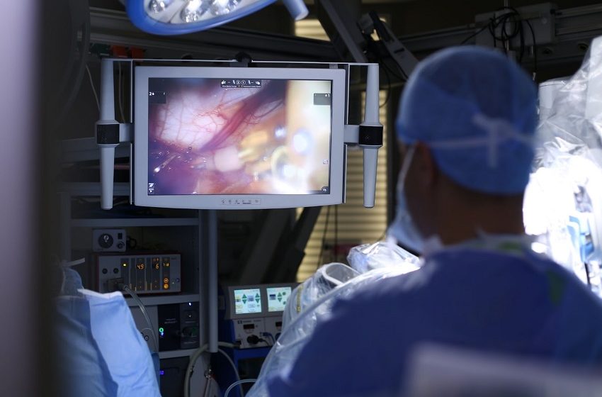  Robótica traz vantagens para cirurgias de hérnias abdominais complexas