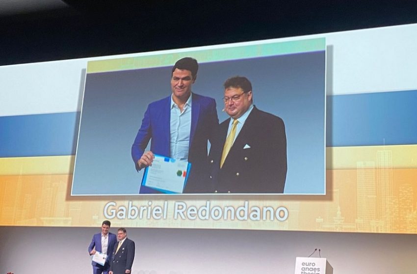  Gabriel Redondano recebe título europeu de terapia intensiva e anestesia