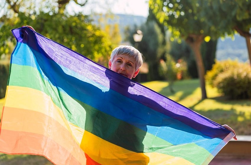  Estudo aponta que pessoas LGBTQIA+ com mais de 50 anos têm pior acesso à saúde