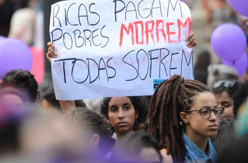  Uma em cada sete mulheres já passou por aborto no Brasil