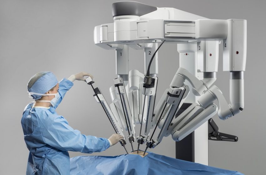  Edmundo Vasconcelos adquire novo equipamento para cirurgias robóticas