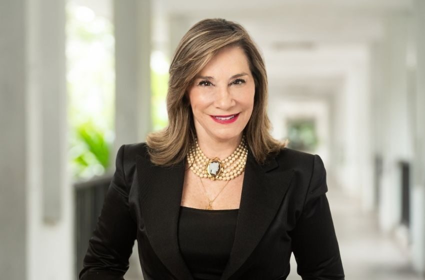  Paula Meira assume presidência da ANEAD